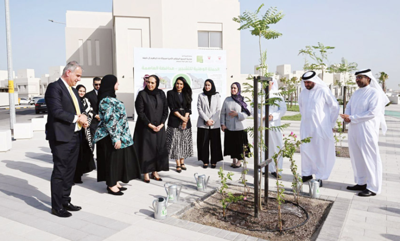 وزارة الإسكان تطلق مبادرة تشجير مدينة شرق سترة بالتعاون مع المبادرة الوطنية «دمتِ خضراء»