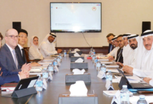 وزير العمل يستعرض إنجازات البحرين العمالية أمام بعثة صندوق النقد الدولي