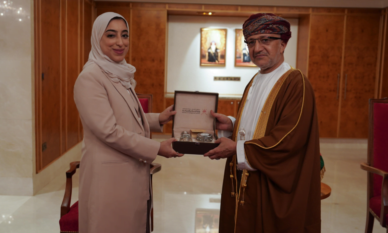 وزيرة السياحة تجتمع مع وزير التراث والسياحة العماني