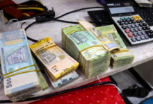 تجاوز حاجز 1720 للدولار.. الريال اليمني يواصل انهياره