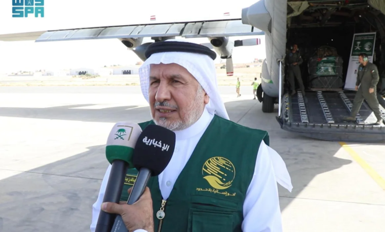 الربيعة: أسقطنا مساعدات بغزة لكسر إغلاق المعابر